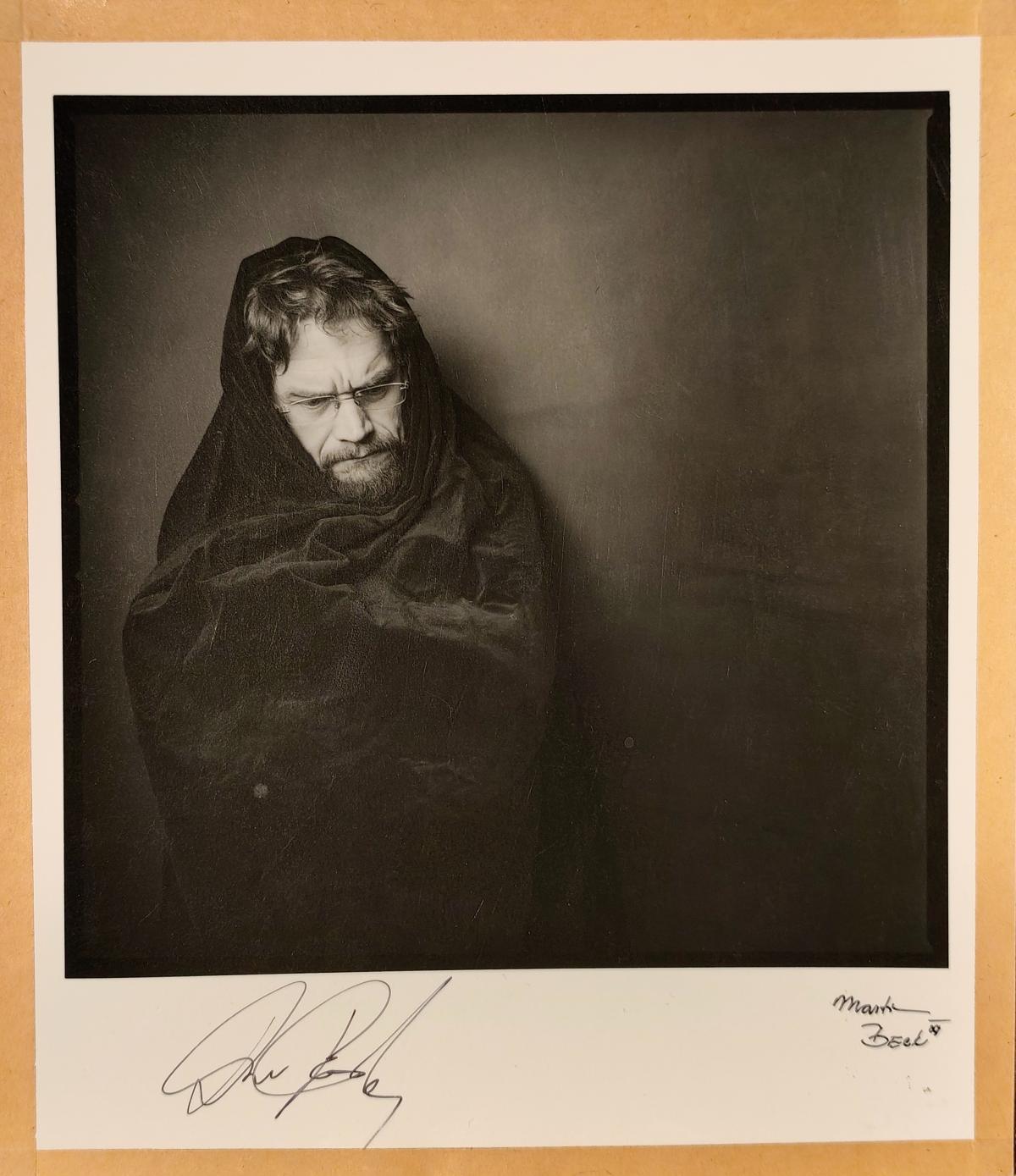 Z larvy motýlem - podepsána 